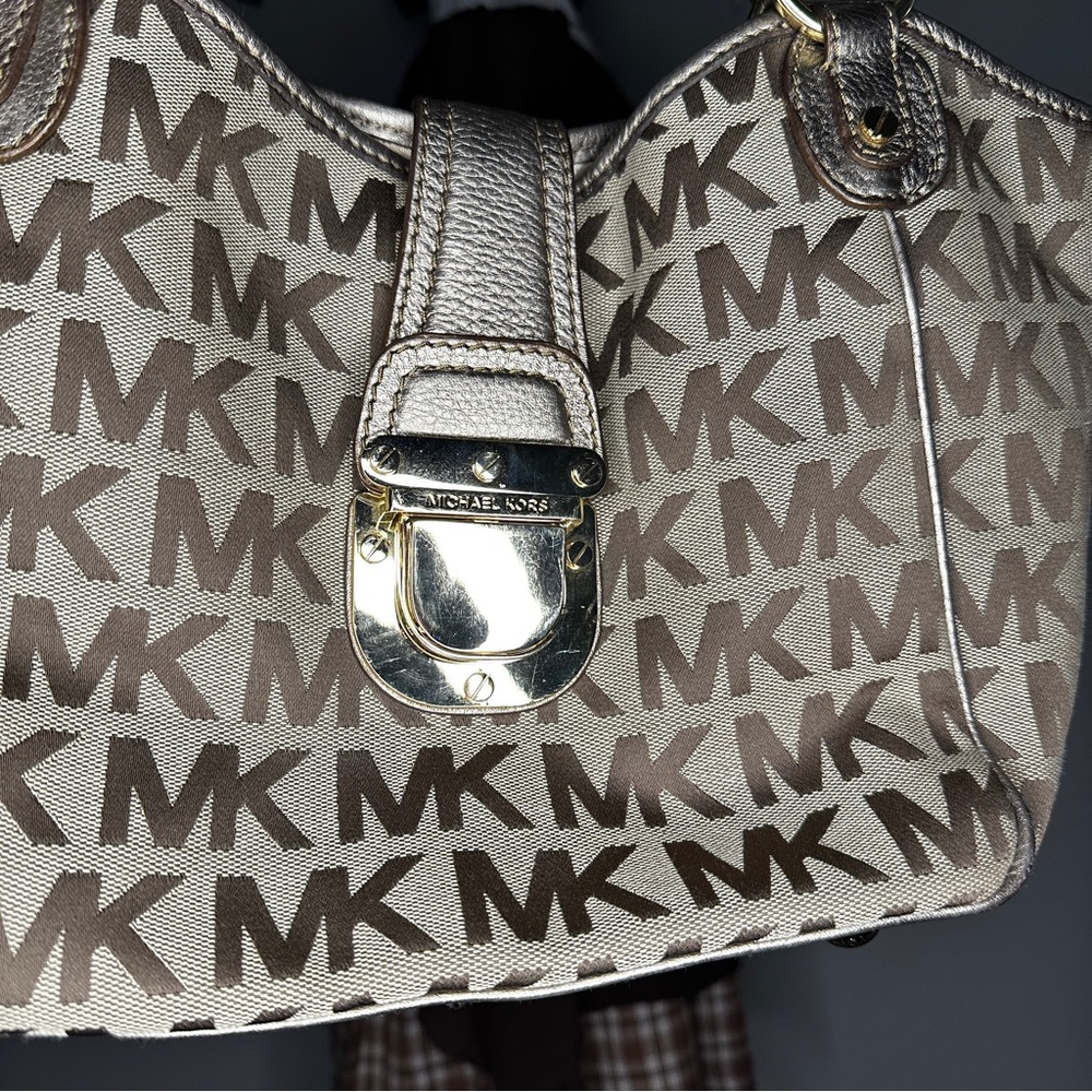 Michael Kors Tan Beige Monogram Shoulder Bag with Gold Hardware - Picture 3 of 6